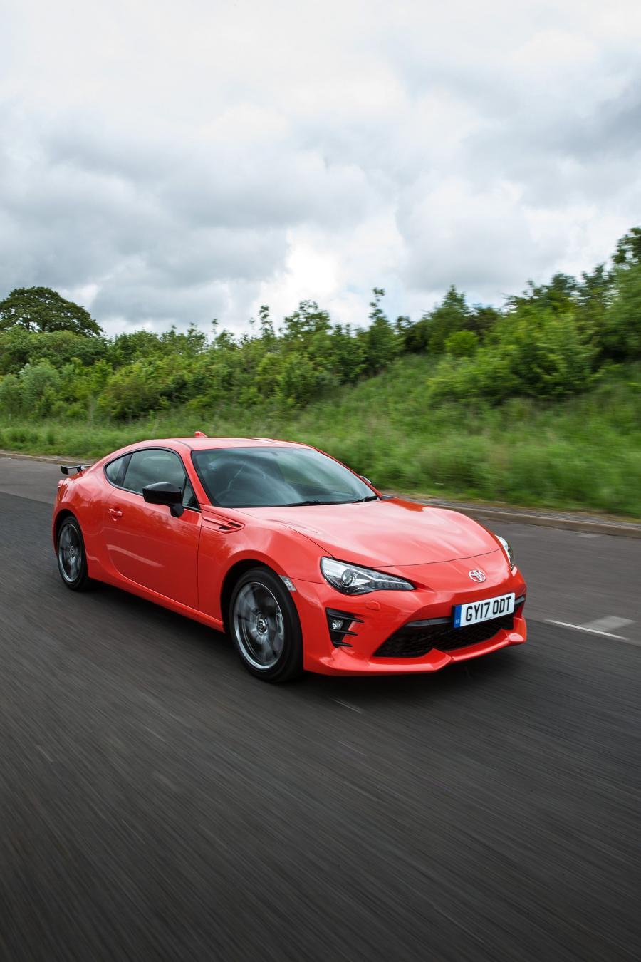  Toyota GT 86 Orange Edition 2017 года  (UK) (фото 8 из 18)